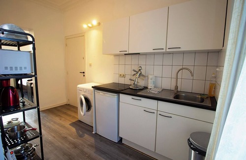 Helmet Apartment | Handy Studio near Naton