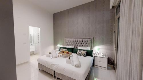 Jerusalem City Centre Apartment | Haneviim Court Luxury by Rental Israel