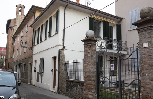 Imola Apartment | Hank's House