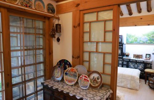 Seongbuk-dong House | Hanok Isimje Stay