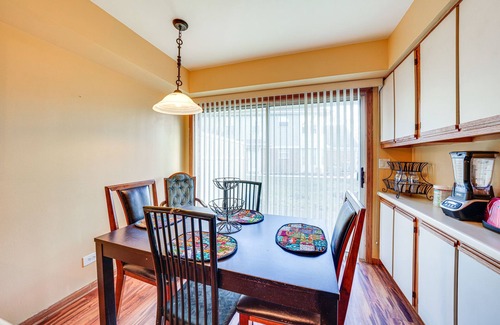 Bloomingdale House | Hanover Park Townhome w/Grill: 36 Mi to Chicago!