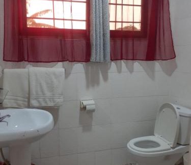 Cape Coast Hotel | Hans Cottage Botel
