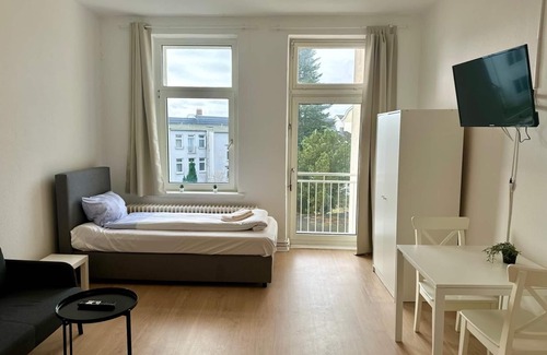 Neumuenster House | Hansaring 11 W4 - 3 bedrooms
