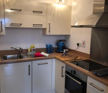 Century Wharf Apartment | Hansen House Cardiff Apartment with Parking