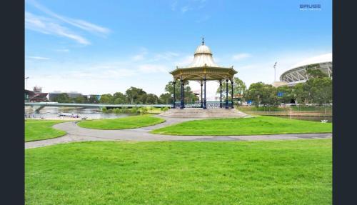 Adelaide Central Business District Apartment | Happy BNB on Adelaide CBD