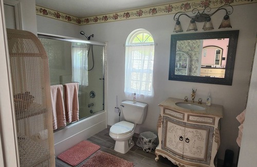 Harbor Springs Bed & Breakfast | Happy Days and Nights - Frontenac