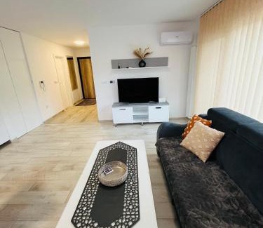 Mali Radic Apartment | Happy Dreams Oasis Cazin, Modernes Apartment 60m2, WiFi & Balkon