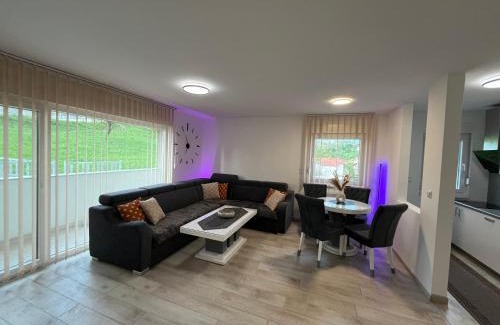 Mali Radic Apartment | Happy Dreams Oasis Cazin, Modernes Apartment 60m2, WiFi & Balkon