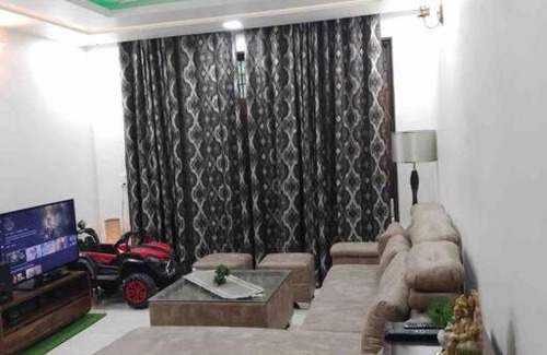 Greater Noida Villa | Happy Feet Homestay 15 mins distance from Expo Mart