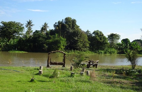 Doem Bang Nang Buat House | Happy Hamlets Resort