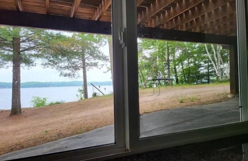 Delta Cabin | Happy Lakeside Getaway