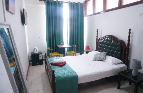 Floreal House | Happy Ours Guest House