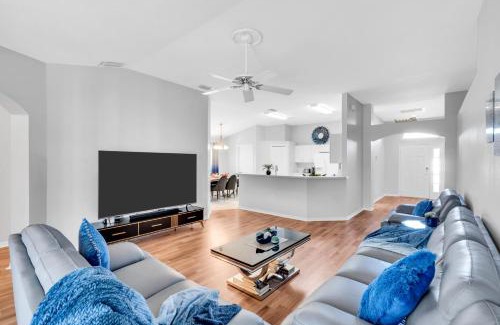 Boyette Springs House | Happy place! 2 king beds, hot tub, free parking