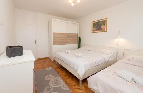 Split Apartment | Happy Stay