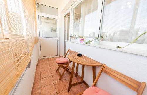Split Apartment | Happy Stay