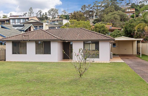 Corlette House | Happy Tails , 55 Pantowora Street - pet friendly, air conditioned