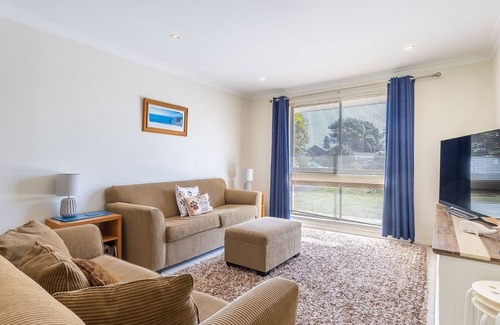 Corlette House | Happy Tails , 55 Pantowora Street - pet friendly, air conditioned