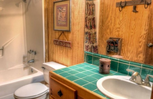 Garze House | Happy Trails, Private Pool, River Access @ Frio River Vacation Rentals