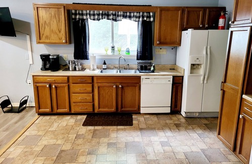 Port Matilda House | Happy Valley retreat - whole house, large living room, EV charger