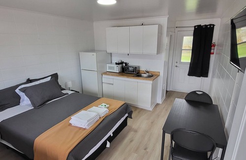 Severn Hotel | Happyland Inn
