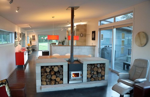 Hapuku House | Hapuku Retreat - A Home Nestled between Mountains and Sea