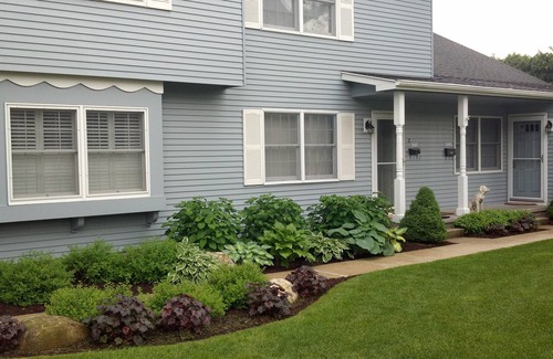 Harbor Springs Condo | Harbor Springs, Bay Street, close to everything! Just steps from Zoll St. Beach.