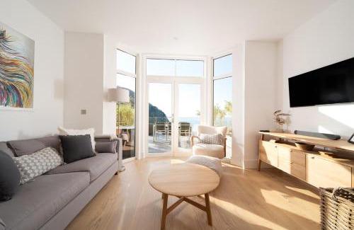 Lynmouth Apartment | Harbour Edge, Luxury 2 BR 2 BA Apt, Sea View and Terrace, Parking