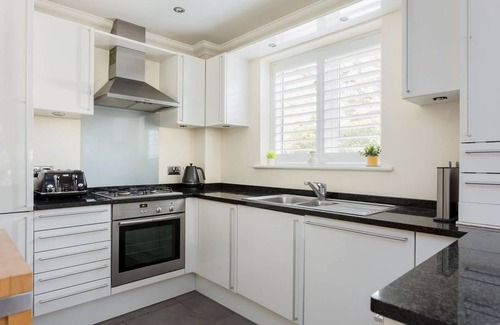 Sandbanks Apartment | Harbour Escapes | Luxury 2 bed Sandbanks Apt with Garden & Beach Hut