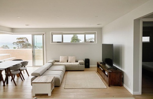 Clifton Springs House | Harbour Horizons - Balcony BBQs and Calm Water Views
