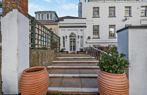 Teignmouth House | Harbour Lodge - Teignmouth