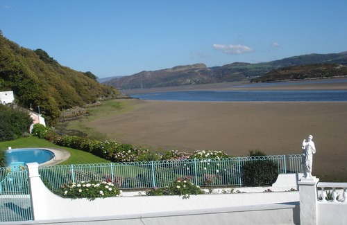 Borth-y-Gest Apartment | Harbour-Side Apartment In Porthmadog With Stunning Views