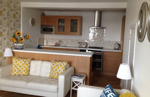 Stonehaven Cottage | HARBOUR VIEW - the perfect getaway!