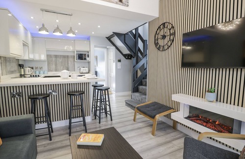 Borth-y-Gest Cottage | Harbwr Hideaway