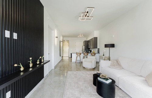 Hollywood Apartment | Hard Rock Gem mins to Diana Pointe & Beach-FLL Airport with Workspace & Pool