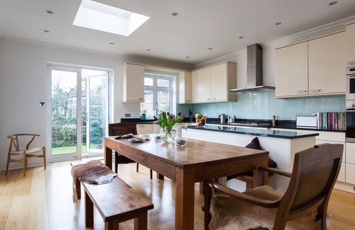 Brondesbury Park Apartment | Hardinge Road by onefinestay
