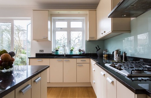 Brondesbury Park Apartment | Hardinge Road by onefinestay