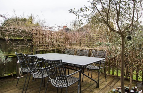 Brondesbury Park Apartment | Hardinge Road by onefinestay