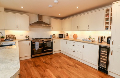 Lifton Cottage | HARE BARN, pet friendly, character holiday cottage in Lifton