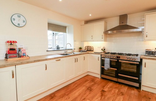 Lifton Cottage | HARE BARN, pet friendly, character holiday cottage in Lifton