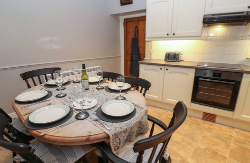 Reeth House | HARKER VIEW COTTAGE, pet friendly, character holiday cottage in Reeth