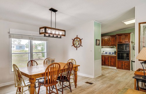 Harkers Island House | Harkers Island Getaway w/ Deck: Near Cape Lookout!