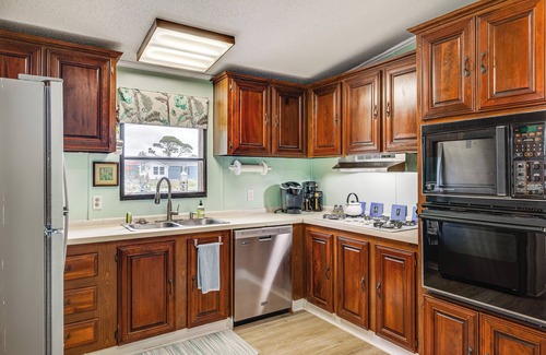 Harkers Island House | Harkers Island Getaway w/ Deck: Near Cape Lookout!