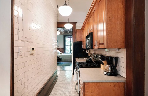 Central Park North Apartment | Harlem Hideaway Parlor Apartment