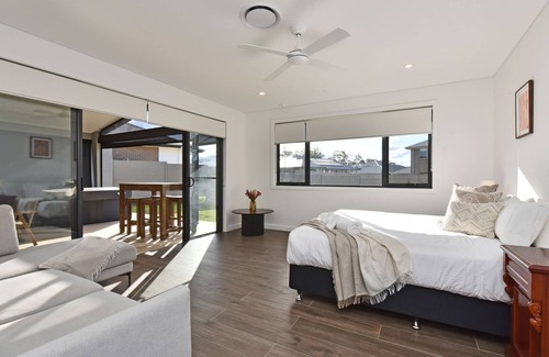 North Rothbury House | Harmony Haven at Huntlee with Hot Tub and easy access to Vineyards and facilities