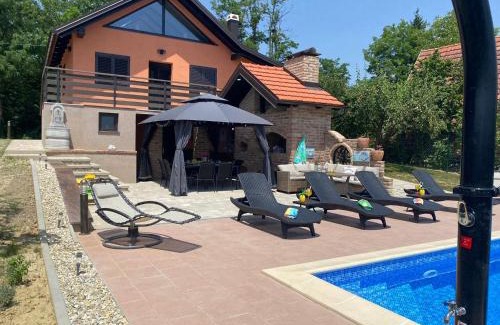 Kapela House | Harmony