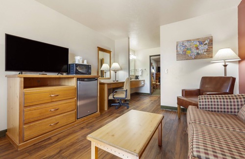 Valentine Hotel | Harmony Inn & Suites