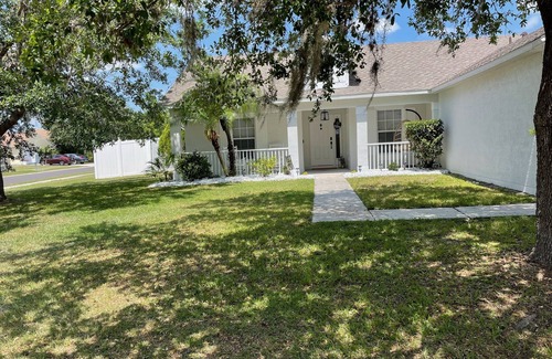 Crescent Lakes House | Harmony Place Gorgeous 3 Beds and 2 Baths Home with Pool.