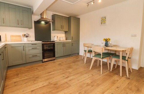 Peopleton Cottage | HARRAN ANNEX, pet friendly, with open fire in Peopleton