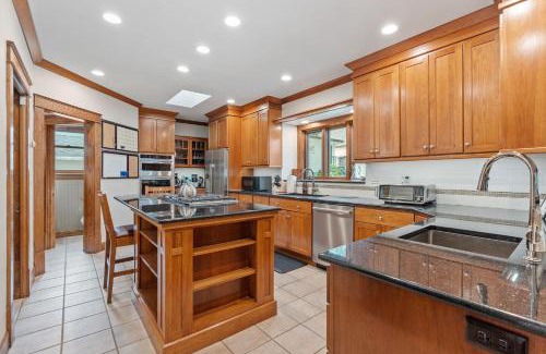 Linden Hills Villa | Harriet House