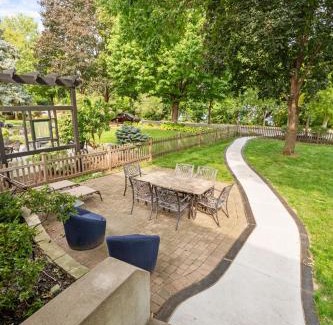 Linden Hills Villa | Harriet House